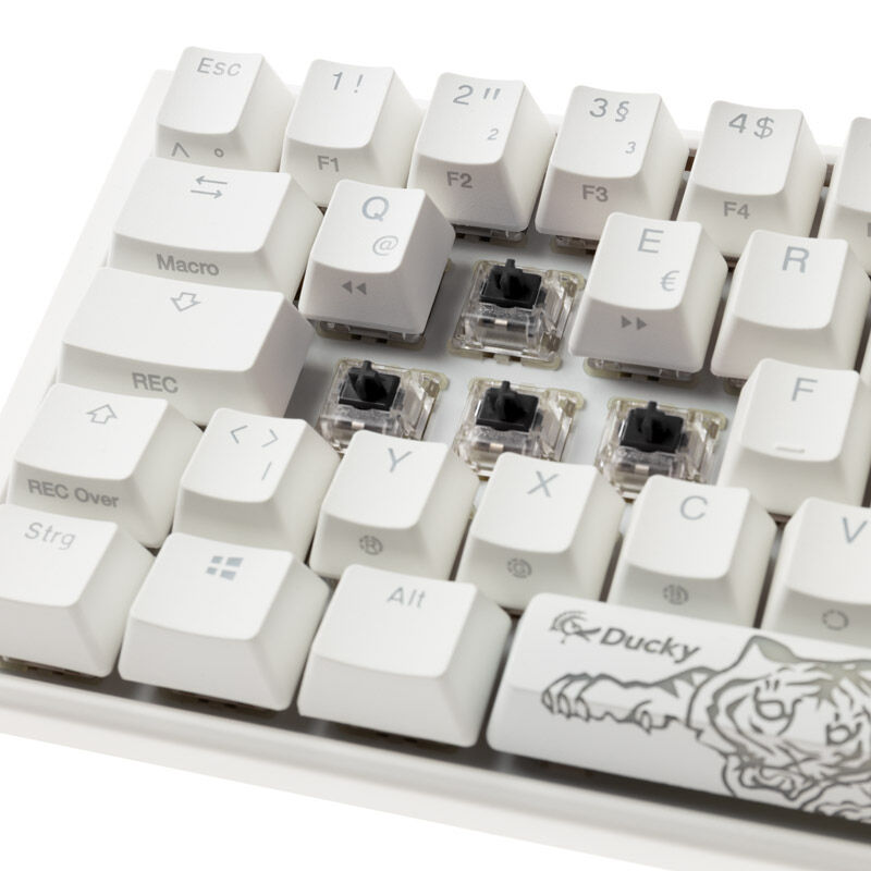 Nærbilde av Cherry MX Black switcher i Ducky One 3 Classic Pure White SF