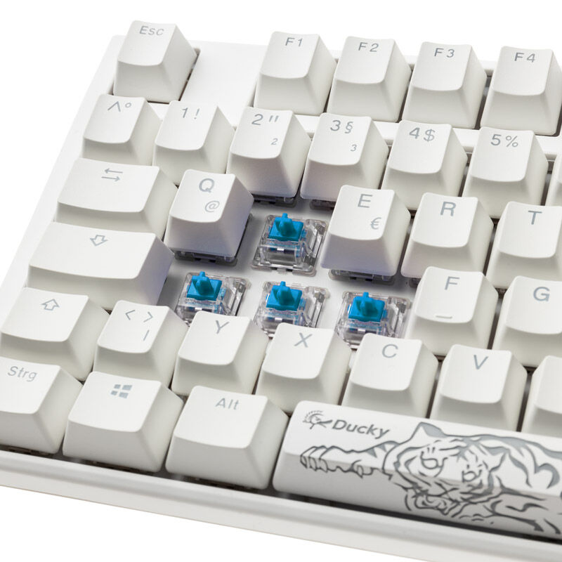 Montert Ducky One 3 Classic Pure White TKL gamingtastatur RGB MX-Blue med RGB-belysning
