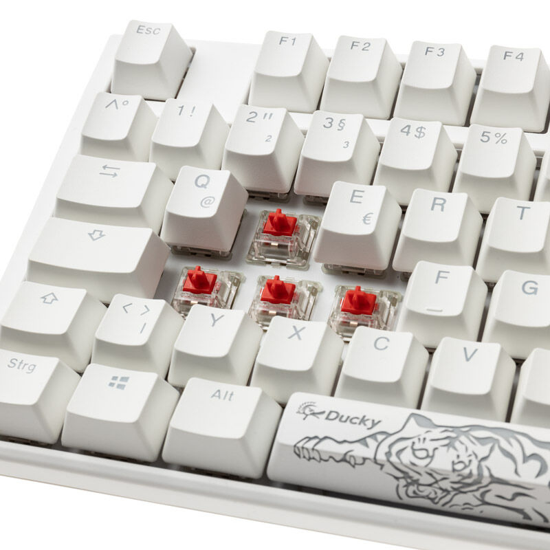 Ducky One 3 Classic Pure White TKL USB-C tilkobling nærbilde