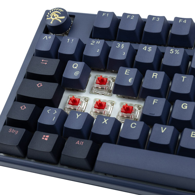 Nærbilde av Cherry MX Red-switch i Ducky One 3 Cosmic Blue