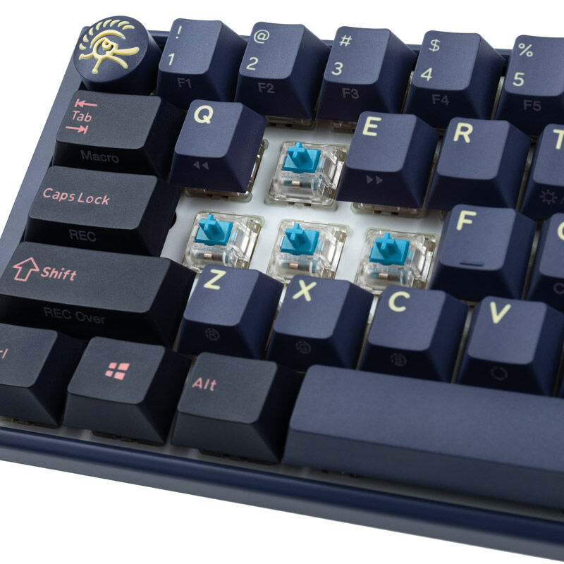 Ducky One 3 Cosmic Blue Mini tastatur montert på skrivebord