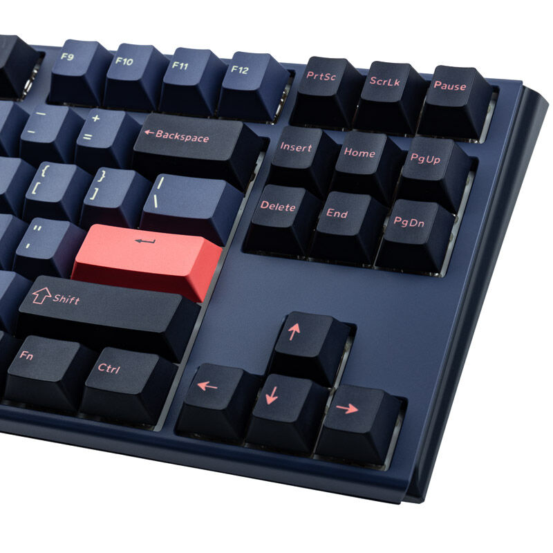 Nærbilde av tastaturtaster på Ducky One 3 Cosmic Blue TKL