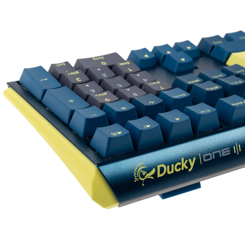 Ducky One 3 Daybreak gamingtastatur RGB RGB-belysning i mørkt rom