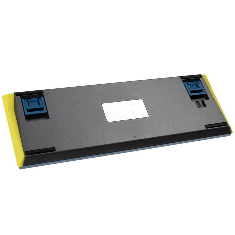 Ducky One 3 Daybreak Mini 60% gamingtastatur montert på skrivebord