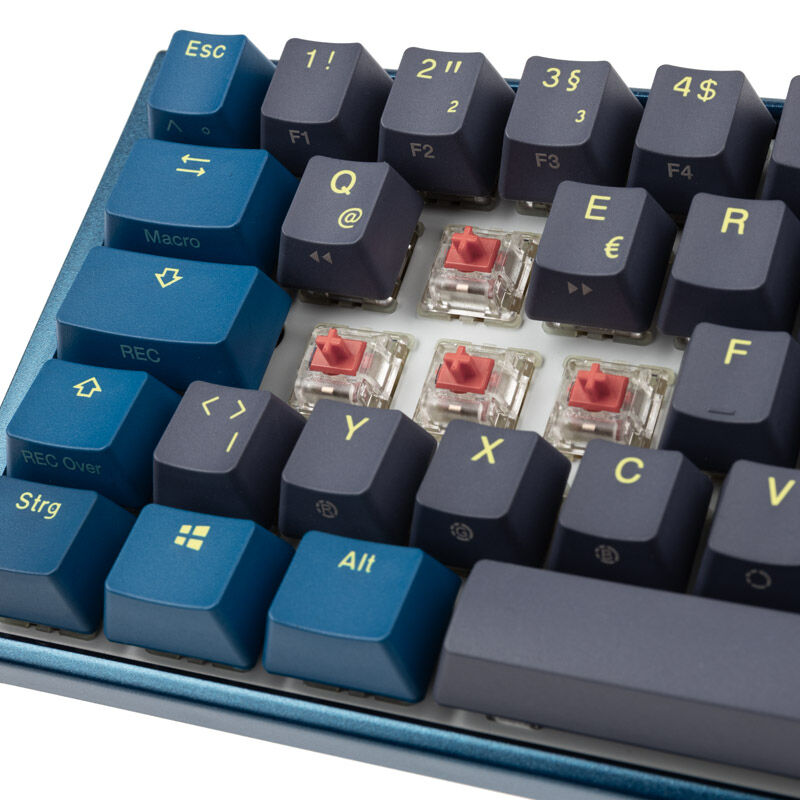 Ducky One 3 Daybreak SF gamingtastatur 65% RGB montert på skrivebord