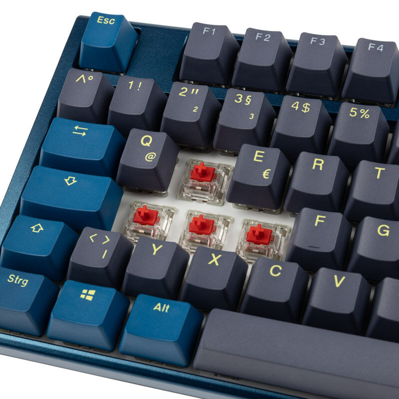 Ducky One 3 Daybreak TKL gamingtastatur RGB MX-Red montert på skrivebord