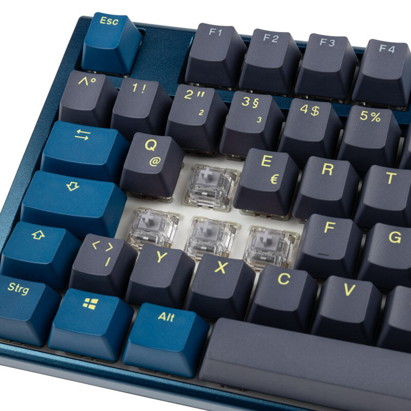 Ducky One 3 Daybreak TKL gamingtastatur RGB MX-Speed-Silver montert på skrivebord