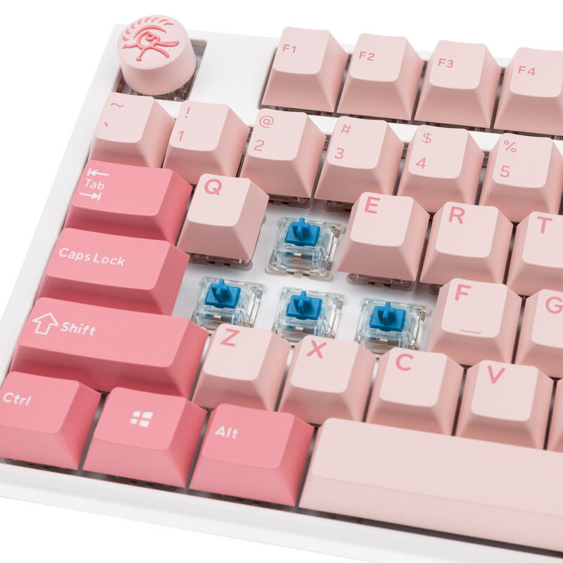 Nærbilde av Cherry MX Blue-brytere i Ducky One 3 Gossamer Pink