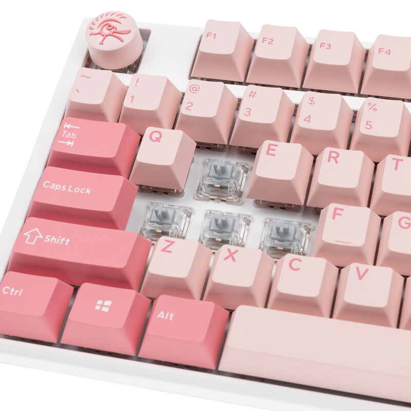 Nærbilde av PBT double-shot tastaturkapsler på Ducky One 3 Gossamer TKL Pink