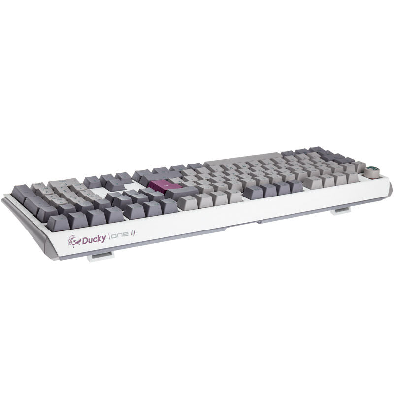 Detalj av Ducky One 3 Mist Grey gamingtastatur RGB MX-Speed-Silver tastaturknapper