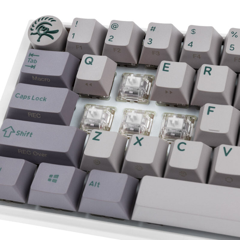 Ducky One 3 Mist Grey SF 65% gamingtastatur RGB nærbilde av Cherry MX Ergo Clear switch