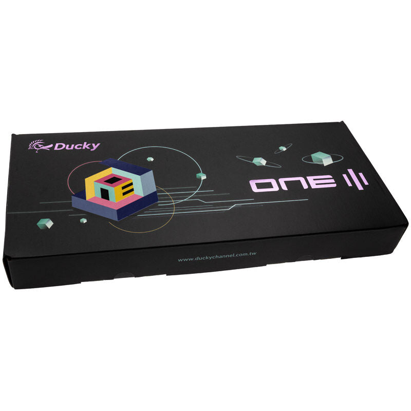 Ducky One 3 Mist Grey TKL gamingtastatur RGB MX-Blue montert på skrivebord