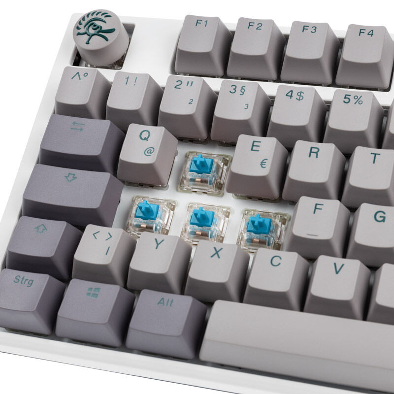 Nærbilde av PBT-double-shot tastaturkapsler på Ducky One 3 Mist Grey TKL