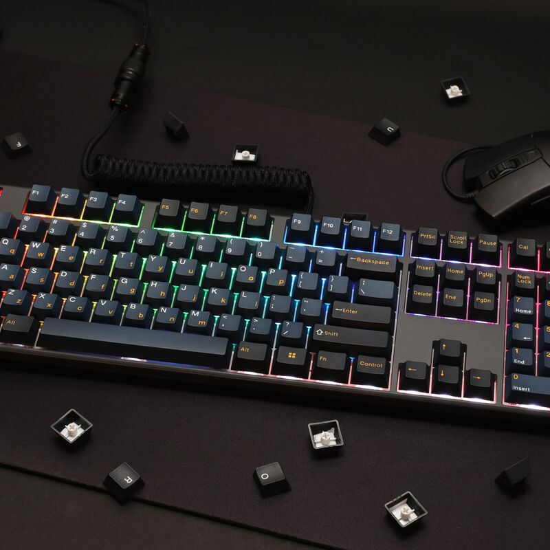 Ducky One 3 Pro Nazca Line med fokus på Triple-Shot PBT keycaps