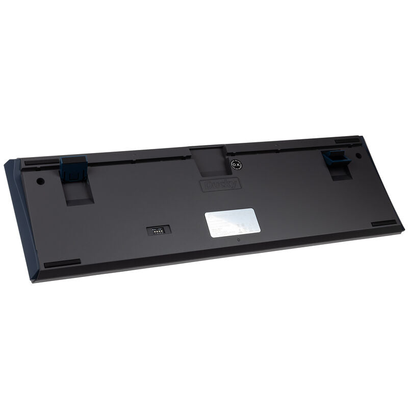 Ducky One 3 Pro Nazca Line tastatur montert på skrivebord