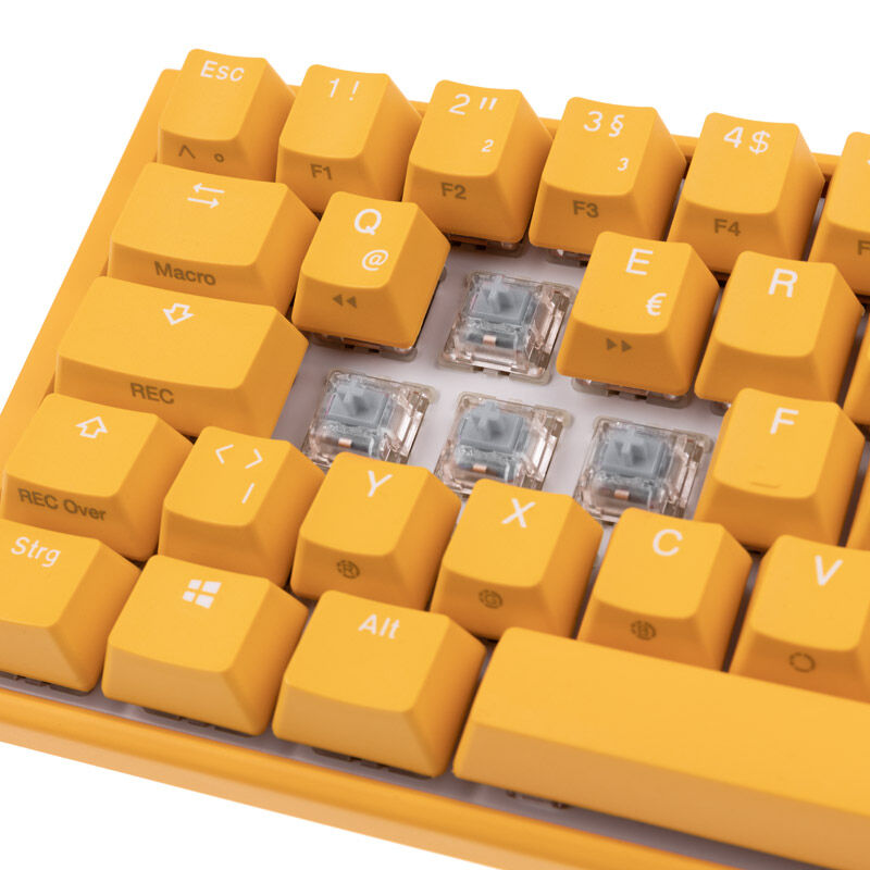 Nærbilde av taster på Ducky One 3 Yellow Mini gamingtastatur 60% RGB MX-Speed-Silver