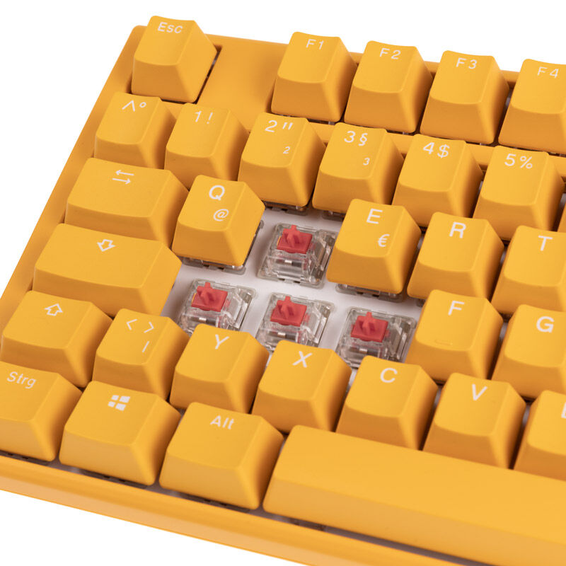 Montert Ducky One 3 Yellow med USB-C kabel
