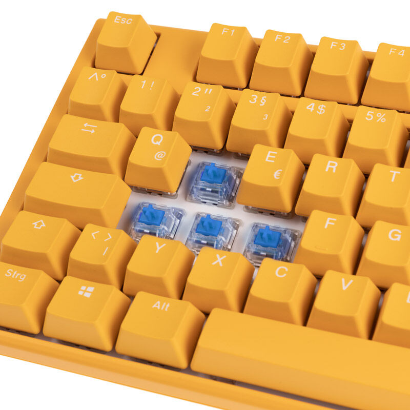 Nærbilde av Ducky One 3 Yellow TKL gamingtastatur RGB MX-Blue taster