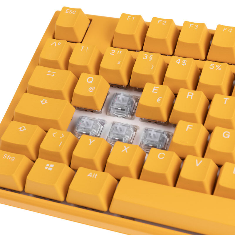 Detaljbilde av mekaniske Cherry MX Clear-switches på Ducky One 3 Yellow TKL