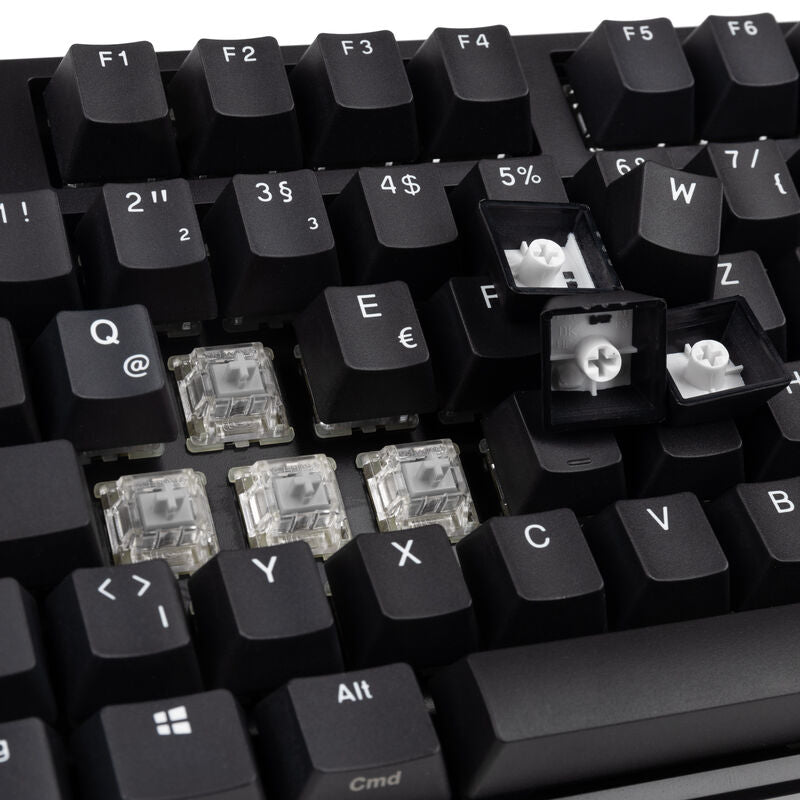 Nærbilde av Cherry MX Speed Silver-switch i Ducky Origin gamingtastatur