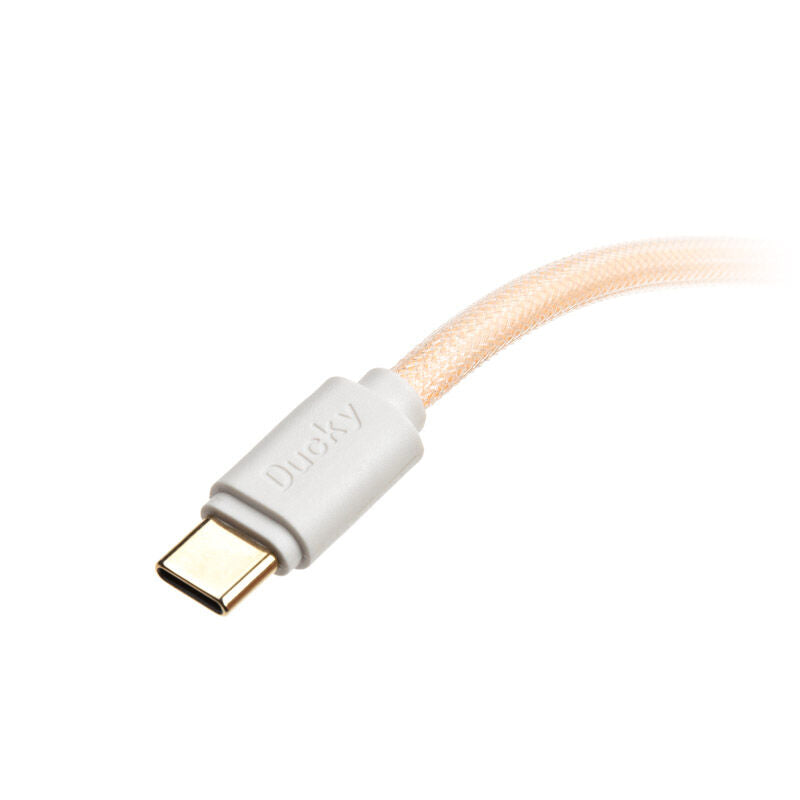 Montert Ducky Premicord Cotton Candy spiralkabel USB-C til USB-A på tastatur