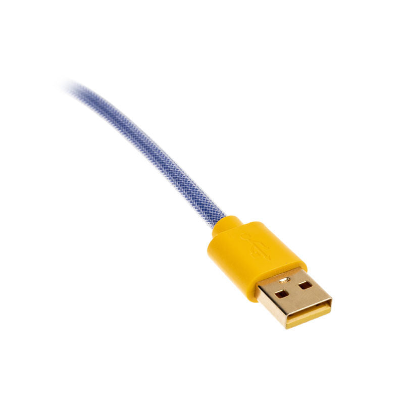 Nærbilde av Ducky Premicord Horizon spiralkabel USB-C til USB-A 1,8 m kontakt