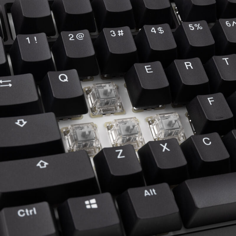 Nærbilde av taster på Ducky Tinker 75 gamingtastatur RGB MX Speed Silver Hot-Swap