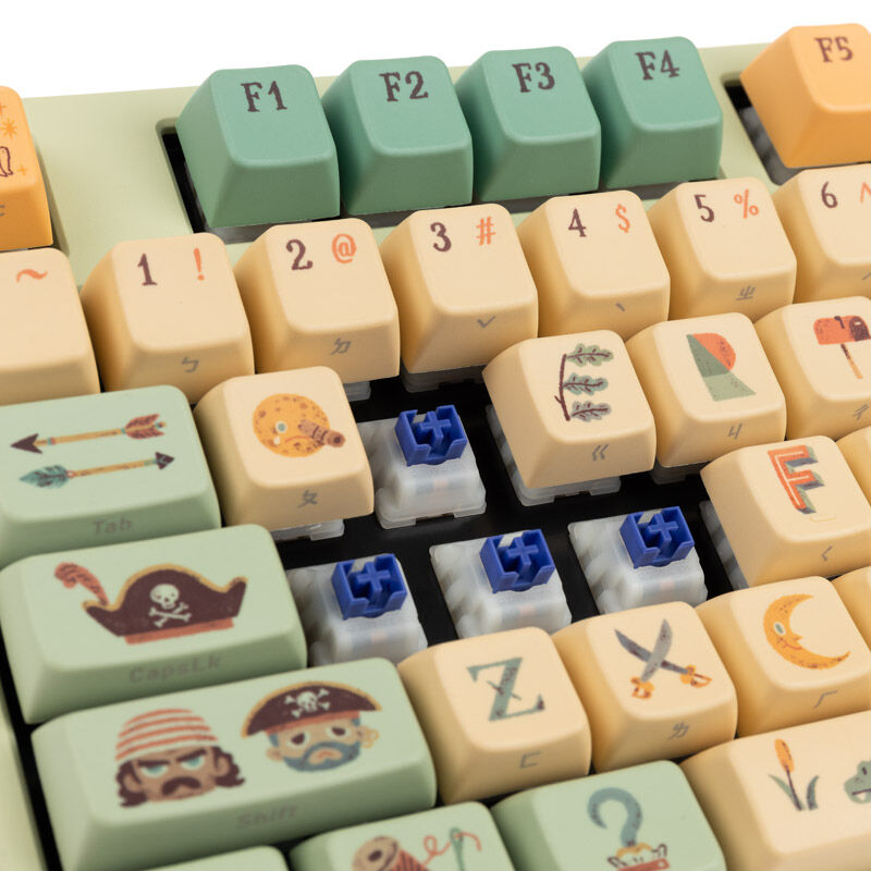Detalj av Ducky x Dimanche One 2 Pro gamingtastatur Peter Pan Varmilo V2 Iris USB-C-tilkobling