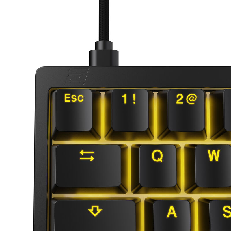 Endgame Gear KB65HE med RGB-belysning i mørket