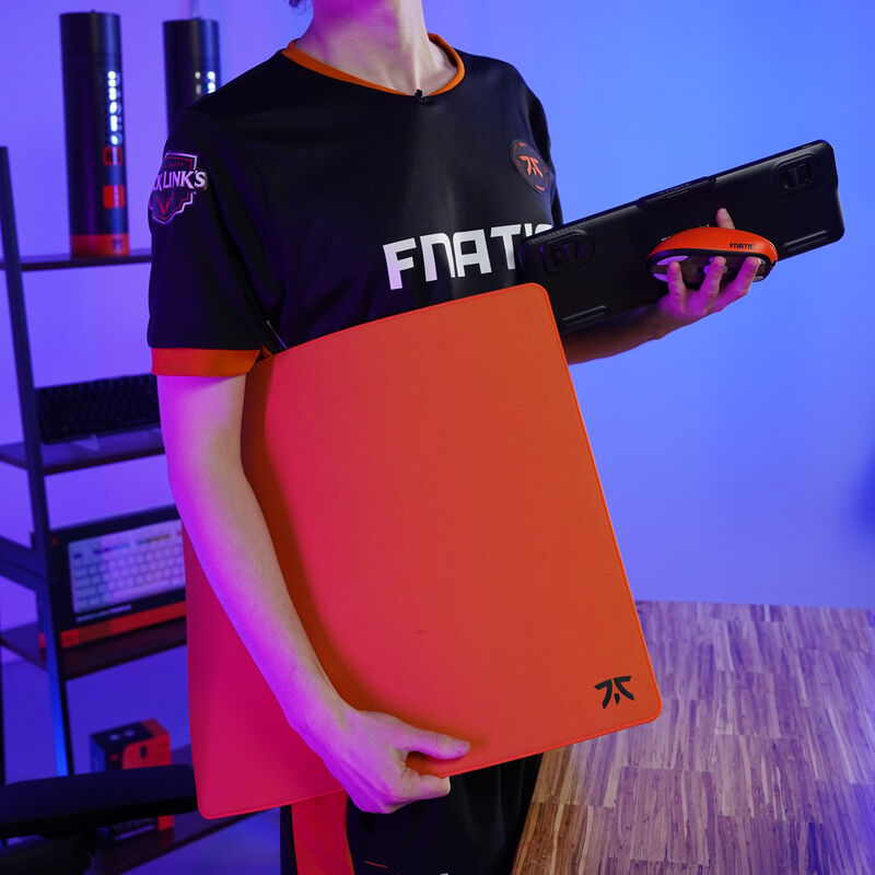 Fnatic DASH V2 MAX XL musematte detalj av stoff