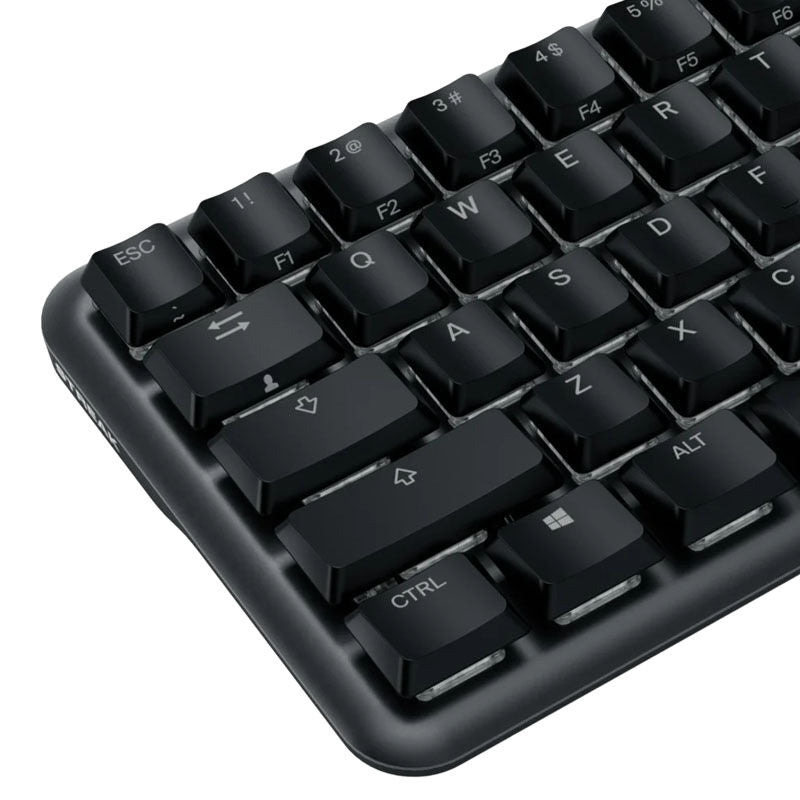 Fnatic STREAK65 gamingtastatur montert på skrivebordet