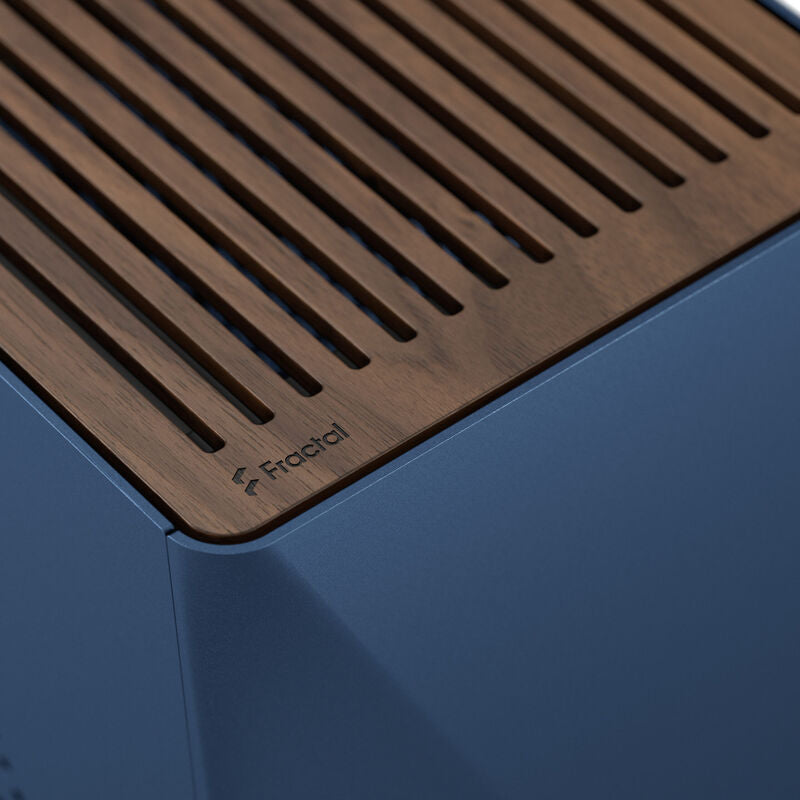 Fractal Design Era 2 Mini-ITX kabinett valnøttpanel blå montert i PC