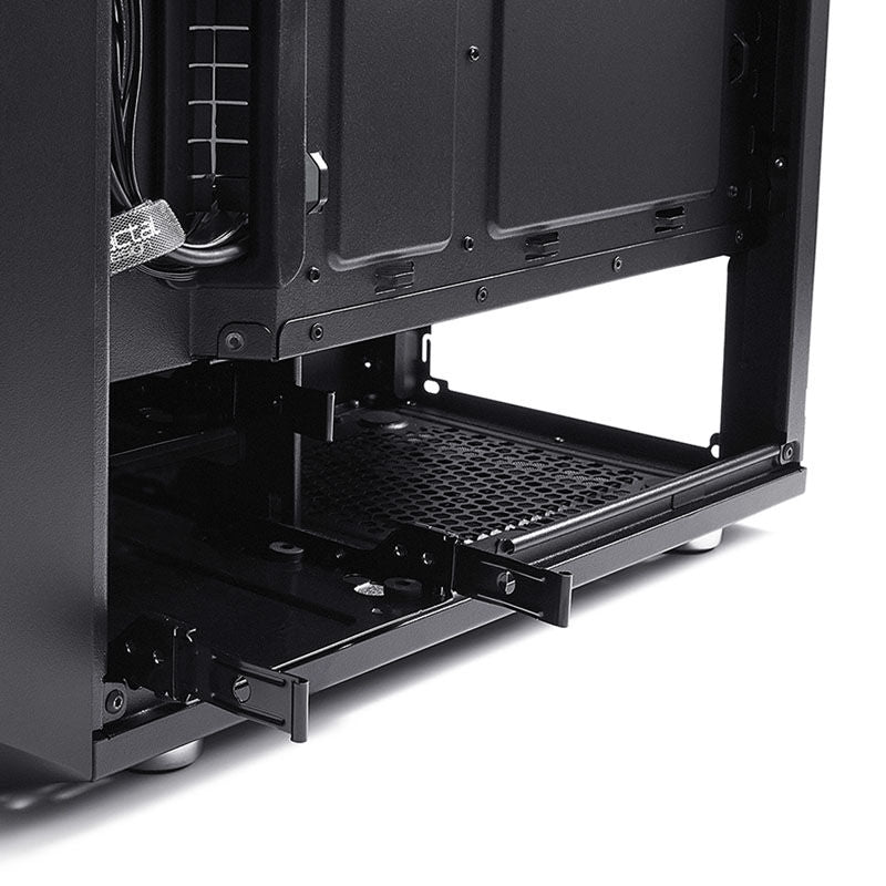 Fractal Design Meshify C Dark kabinett åpen med innsyn til kabler