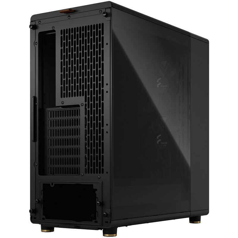 Nærbilde av frontpanel med USB-porter på Fractal Design North kabinett