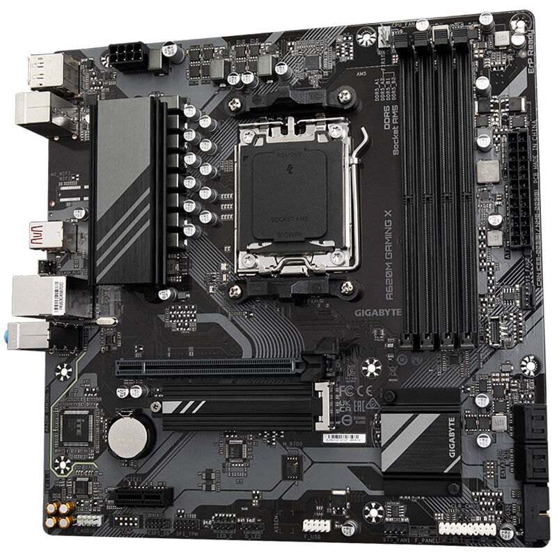 Nærbilde av Gigabyte A620M Gaming X hovedkort tilkoblinger
