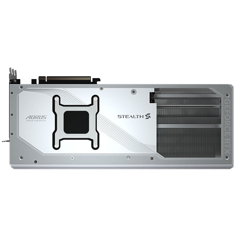 Gigabyte AORUS RTX 5090 Stealth ICE grafikkort installert i gaming-PC