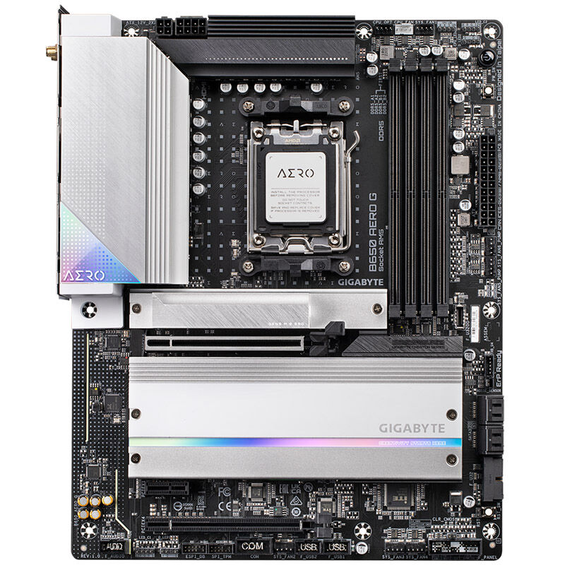 Nærbilde av Gigabyte B650 Aero G hovedkort komponenter