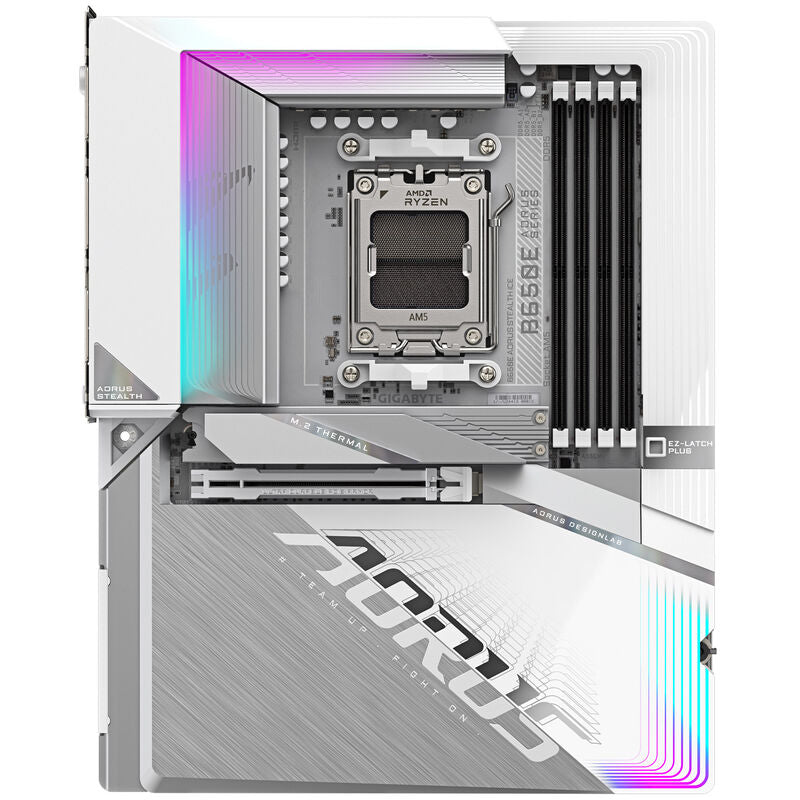 Nærbilde av Gigabyte B650E AORUS Stealth ICE hovedkort PCIe slot