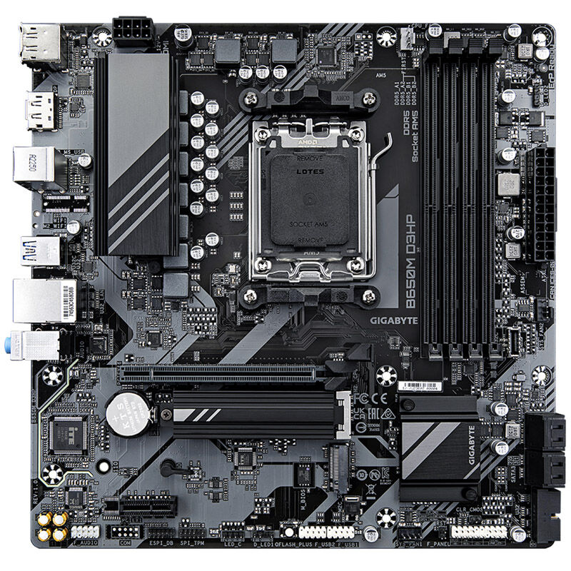 Detalj av Gigabyte B650M D3HP hovedkort PCIe-porter