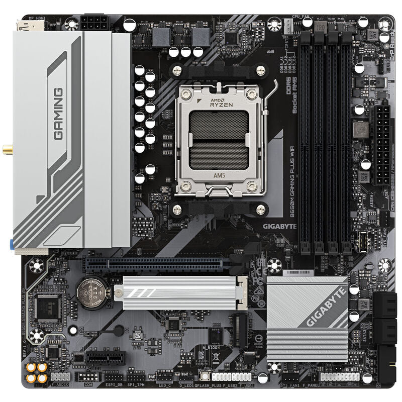 Detalj av Gigabyte B650M Gaming Plus WiFi hovedkort M.2 spor