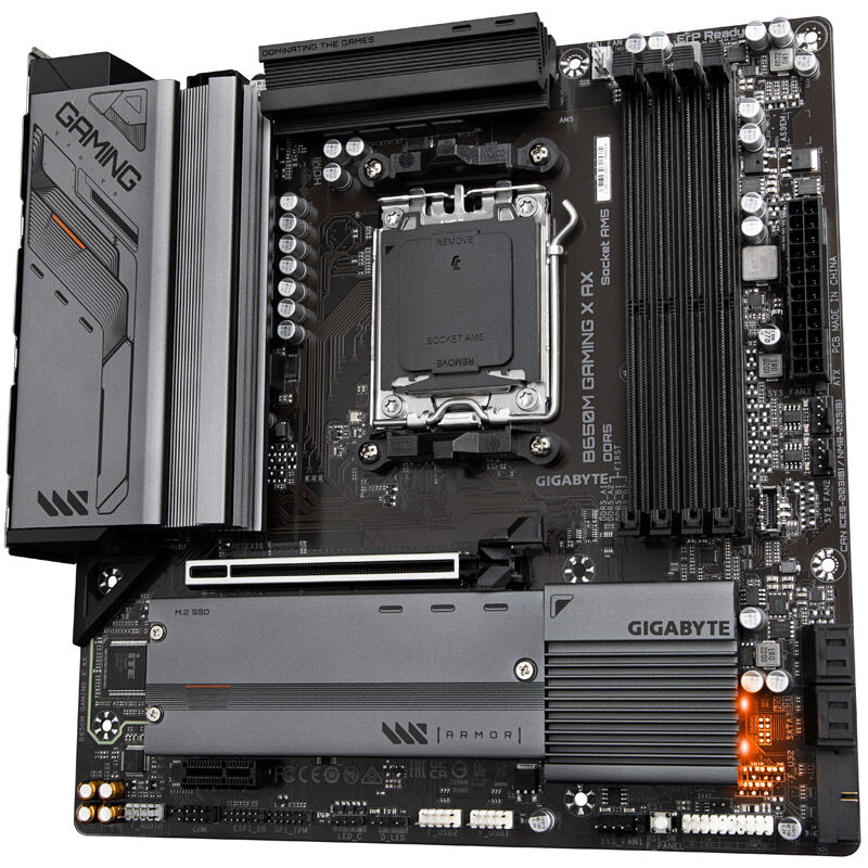 Nærbilde av tilkoblinger på Gigabyte B650M Gaming X AX hovedkort