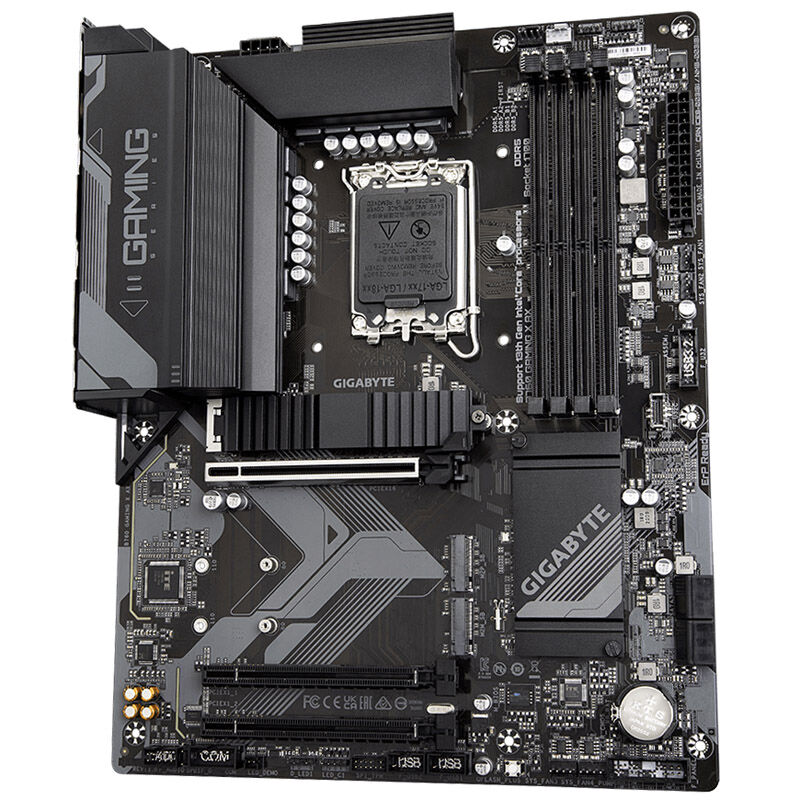Nærbilde av Gigabyte B760 Gaming X AX hovedkort med tilkoblinger