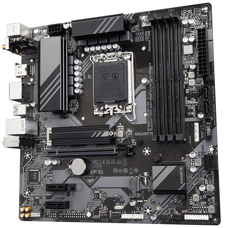 Nærbilde av Gigabyte B760M DS3H AX hovedkort PCIe og RAM-plasser