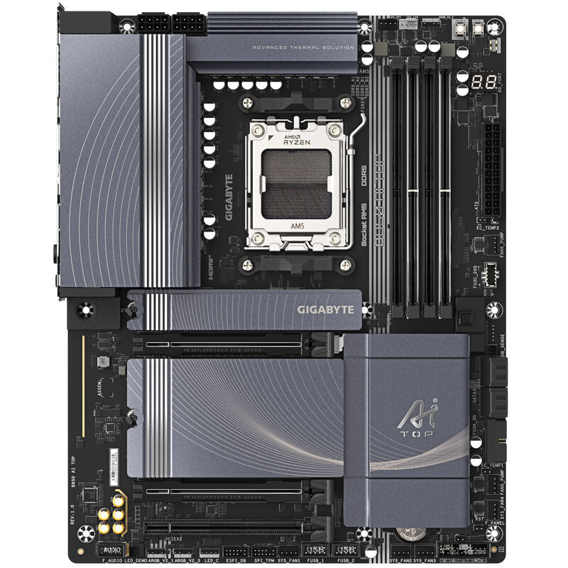 Gigabyte B850 AI TOP hovedkort nærbilde av PCIe-porter