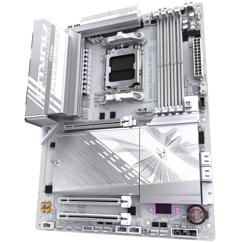 Nærbilde av portene på Gigabyte B850 Aorus Elite WiFi 7 ICE hovedkort