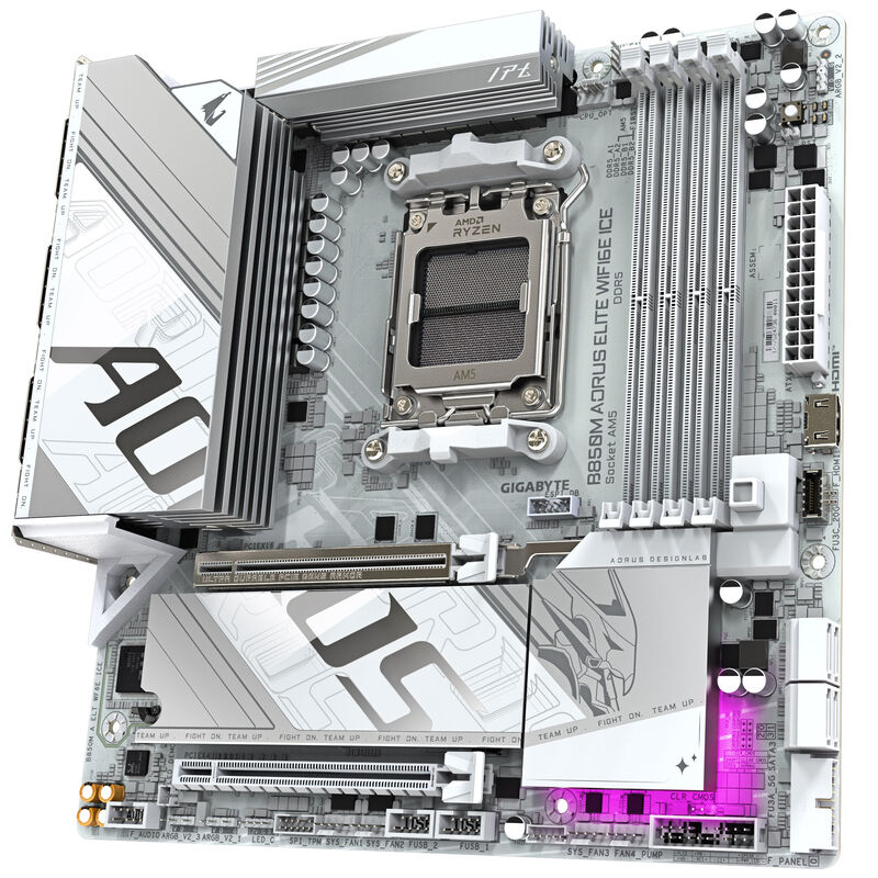 Nærbilde av PCIe-spor på Gigabyte B850M AORUS Elite WiFi6E ICE