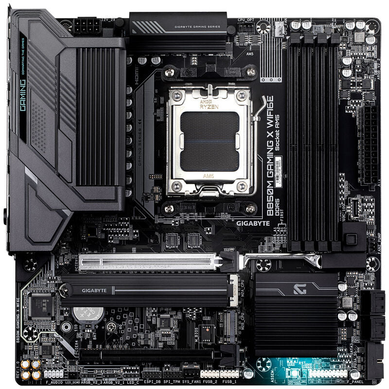 Detalj av Gigabyte B850M Gaming X WiFi6E hovedkorts PCIe slots