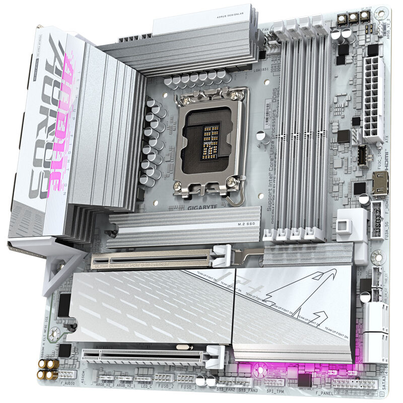 Nærbilde av tilkoblinger på Gigabyte B860M Aorus Elite WiFi6E ICE