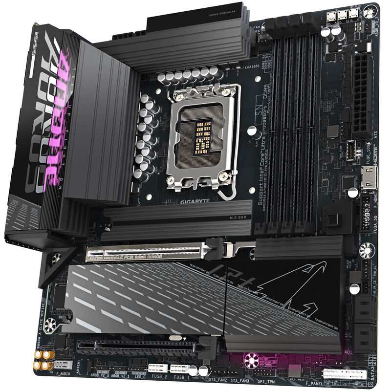 Nærbilde av PCIe-porter på Gigabyte B860M Aorus Elite WiFi6E