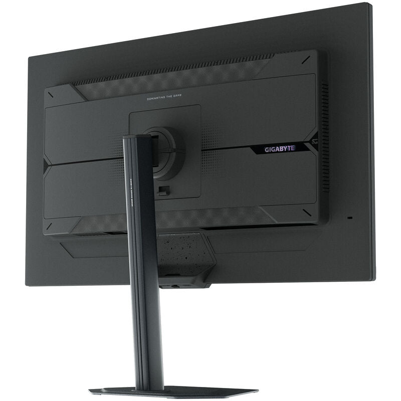 Gigabyte M27UP 27" UHD gamingskjerm montert på stativ